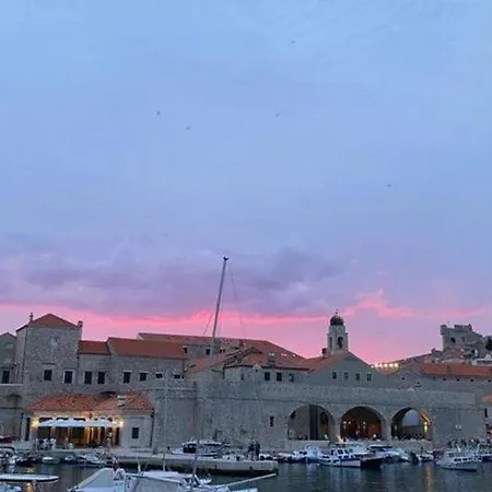 アパート One Bedroom With Terrace ドゥブロブニク